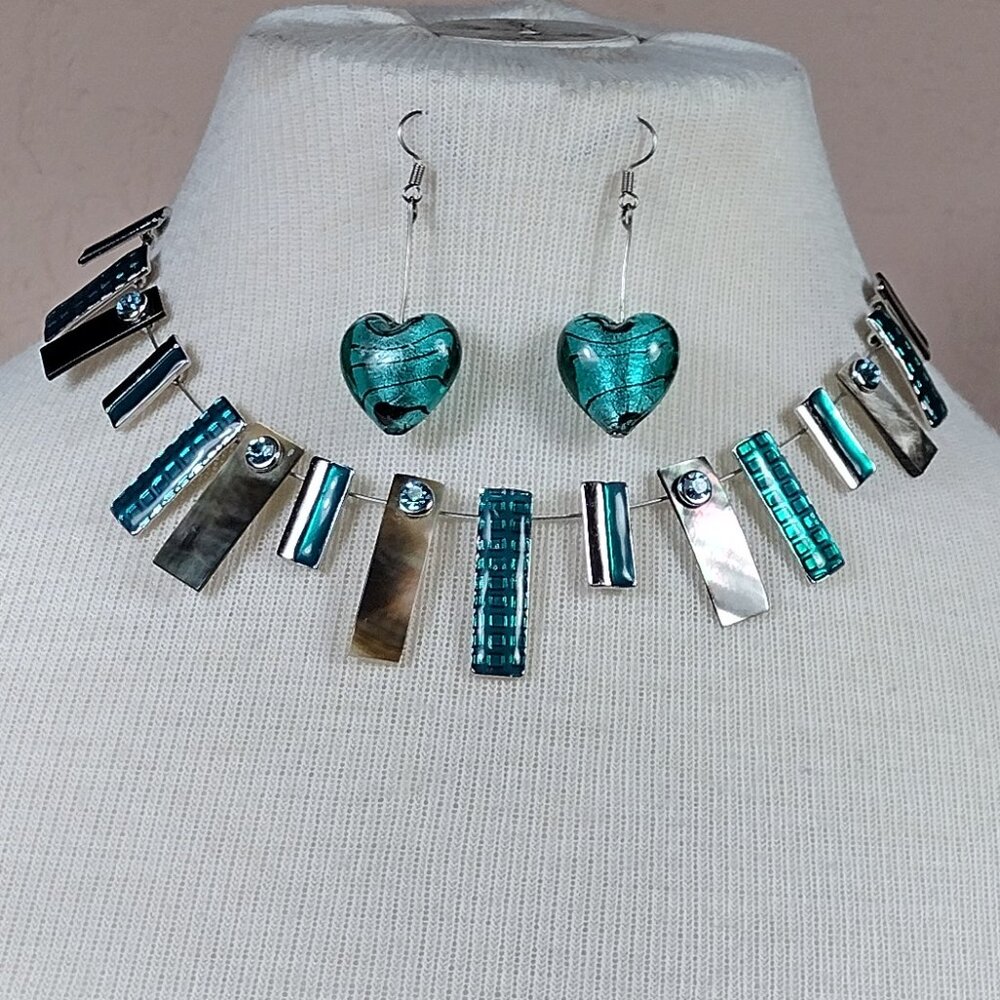 Gorgeous Necklace and Earrings Set  NWOT